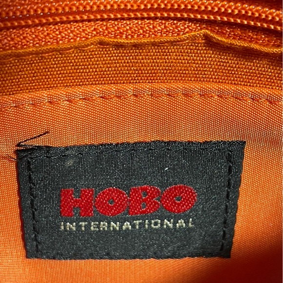 HOBO copper color leather fold in wristlet with kiss lock main closure - Picture 11 of 12